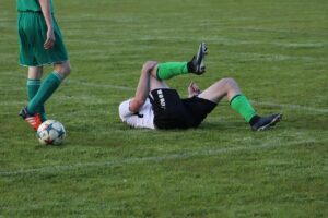 中学生がサッカーで膝の怪我を予防するための方法は？