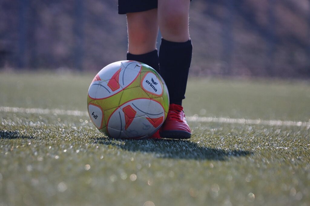 サッカーで膝サポーターはいつから使用するべき？
