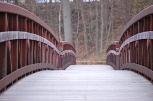 クロスオーバーのステップで膝のぶれを防ぐための対策は？