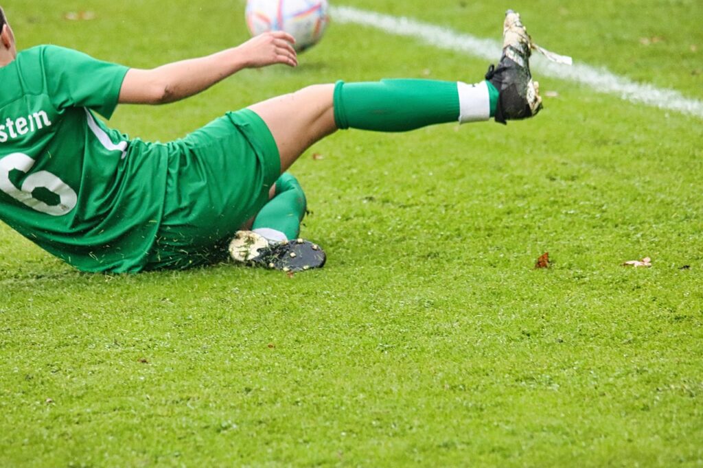 女子サッカーにおける膝外反の予防メニューは？